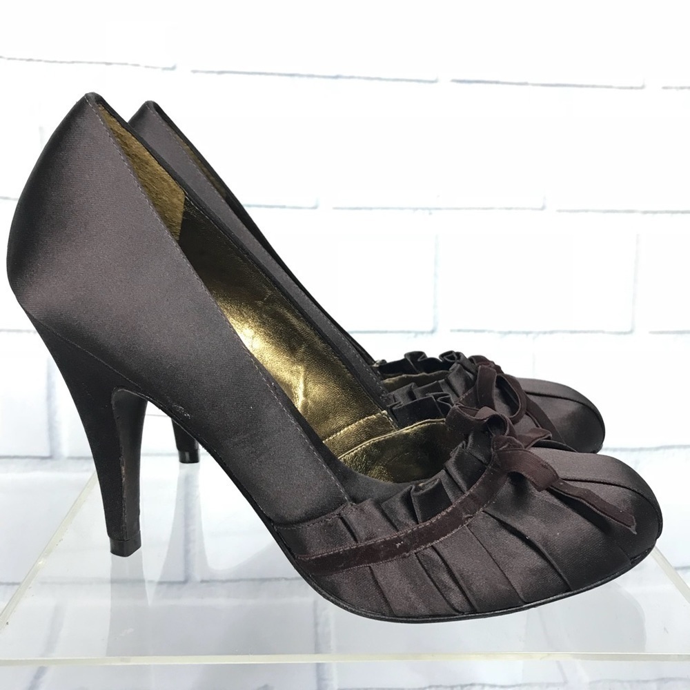 BCBGMaxazria Victorian Velvet Bow Heel Pumps 7